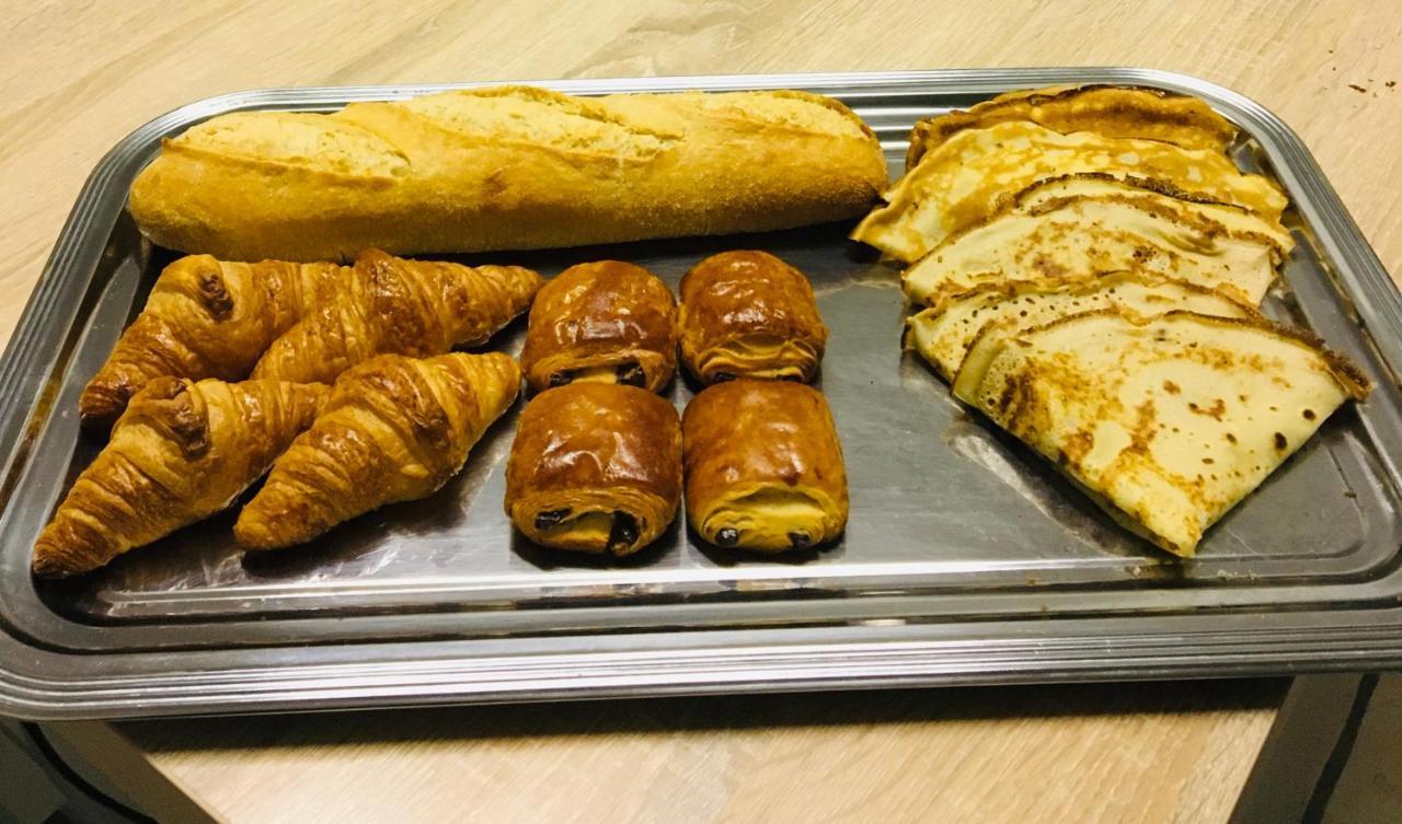 Le Petit Bretigny Pensionat Beaumont  Exteriör bild